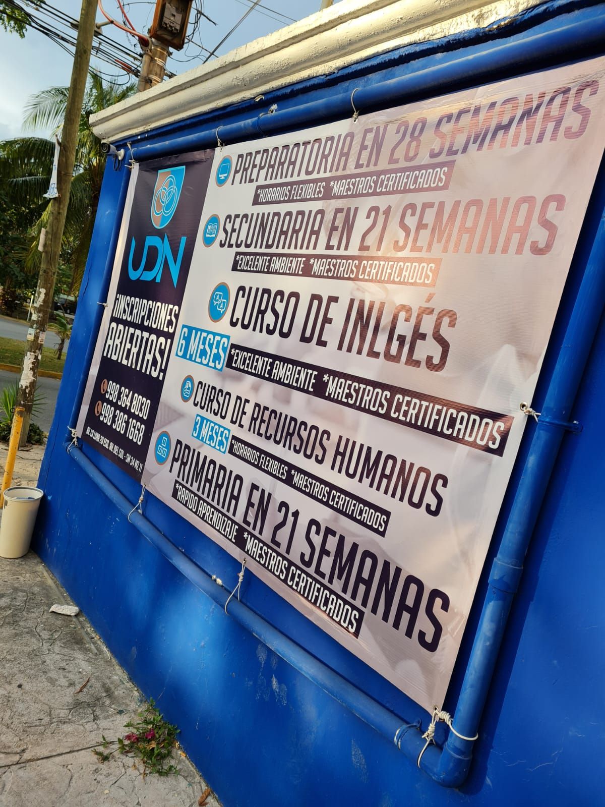 Detalle de lona publicitaria impresa en alta resolución